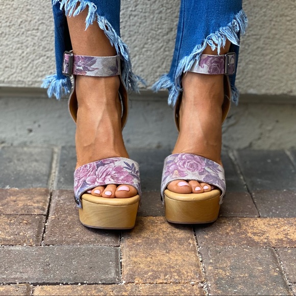 Genuine Leather Floral Print Wooden Tower Platform - Picture 4 of 11